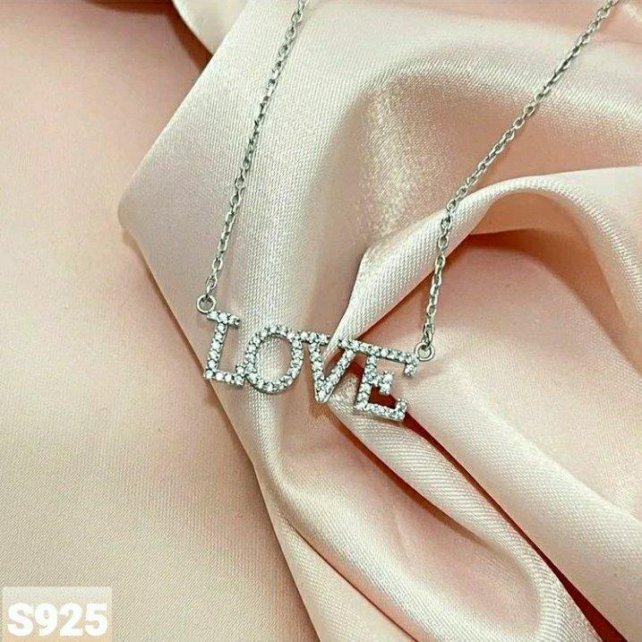 گردنبند نقره Love بسیار شیک با عیار 925 و آبکاری طلاسفید